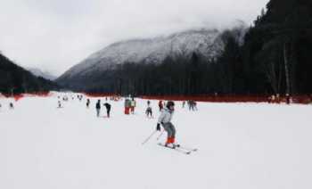 孟屯河谷滑雪场教练团队 孟屯河谷滑雪场海拔多少米高