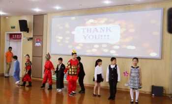 元旦教师节春节，国庆节，圣诞节，用英语怎么拼写 at national day和in national day区别