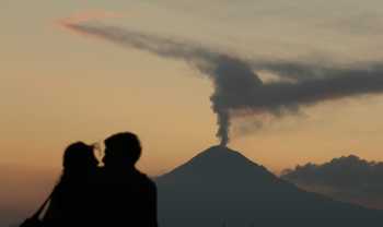 墨西哥火山喷发 黄石火山喷发火山灰最远飘到哪里