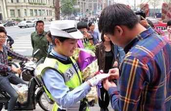 平面设计培训班 今天是周日，很多人都有时间，我选择学习。请问什么地方有平面设计培训